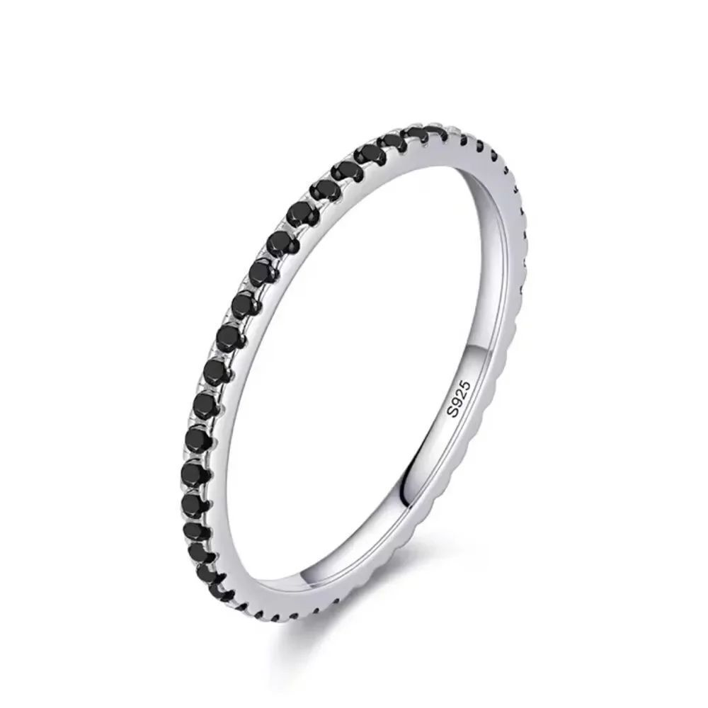 SILVER AND ONIX RING 925 STAMPED Size 8
